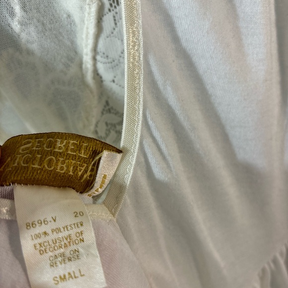 Vintage Victoria’s Secret 80s/early 90s ivory white nightgown with lace. Small - Picture 9 of 10